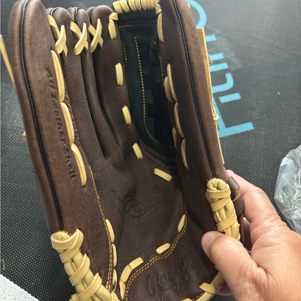 Rawlings Leather Baseball Glove with Red Logo (NEW) - Picture 4 of 6